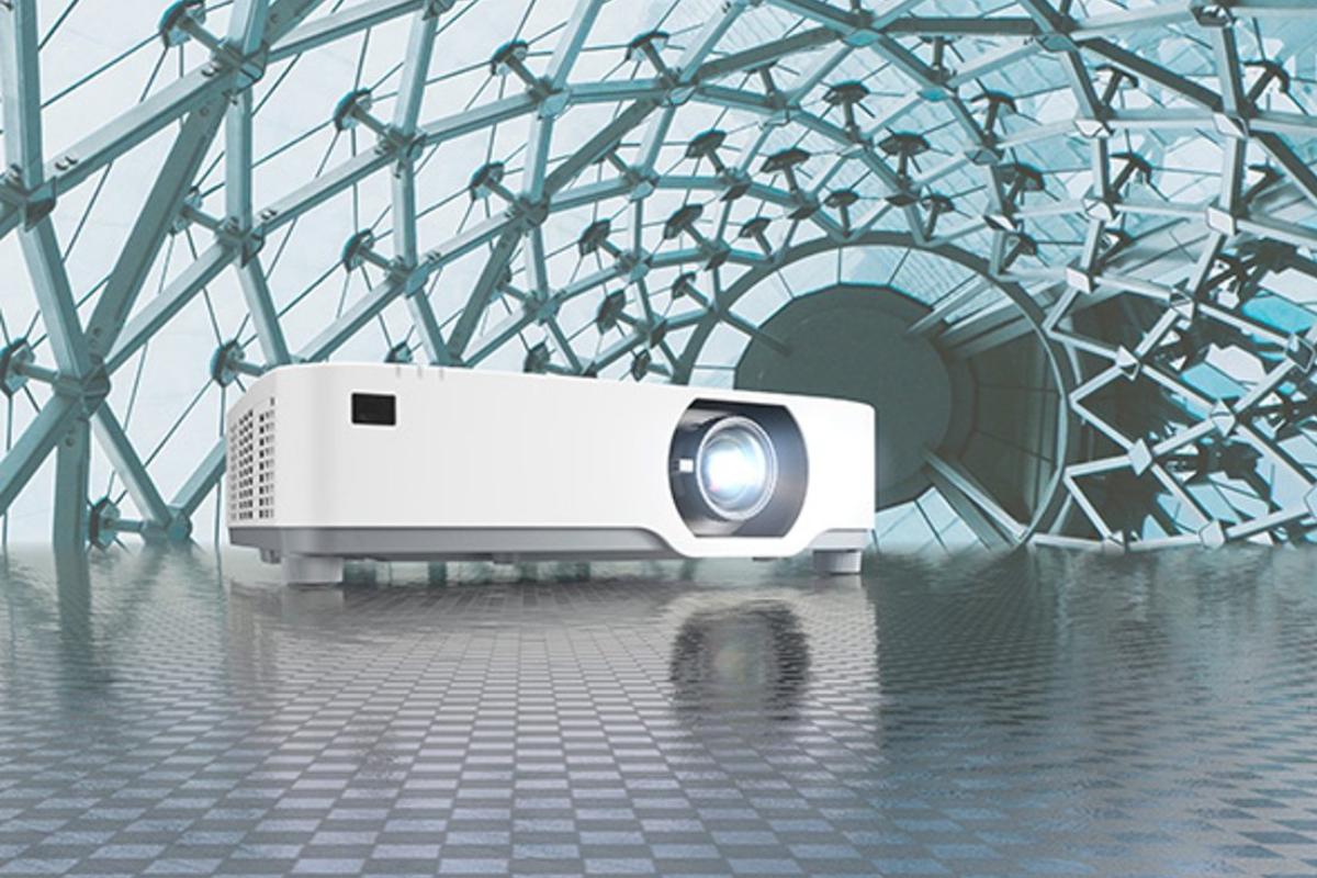 پروژکتور لیزری جدید شارپ تصاویر را با ابعاد ۳۰۰ اینچ و روشنایی بالا نمایش می‌دهد
